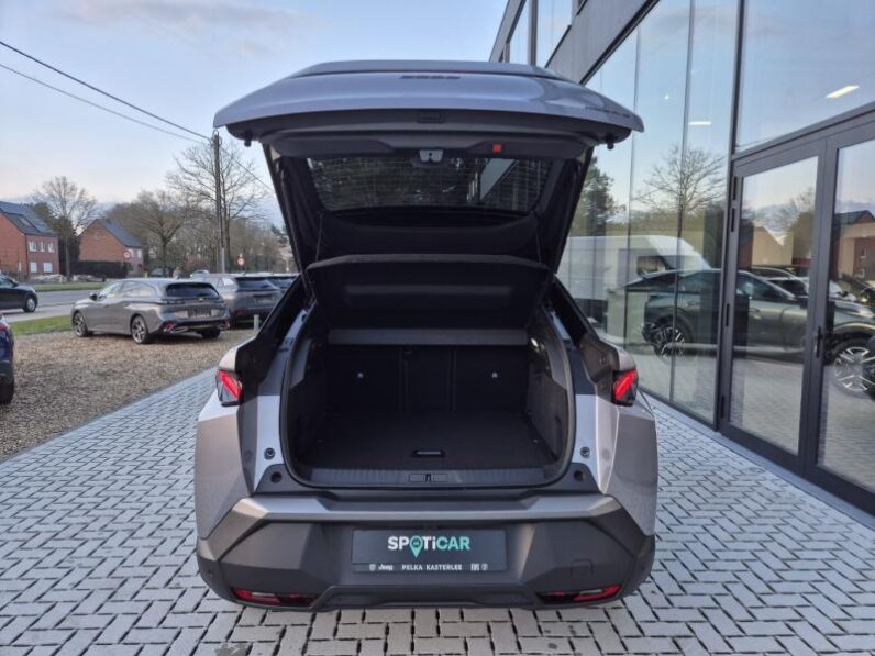 
								Peugeot 3008 GT full									