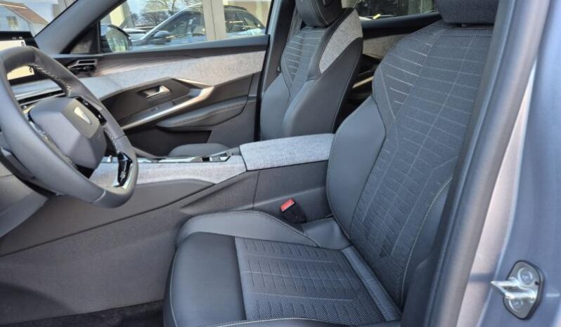 
								Peugeot 3008 GT full									
