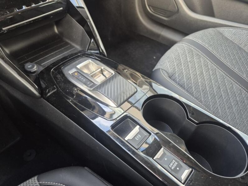 
								Peugeot 208 ALLURE full									