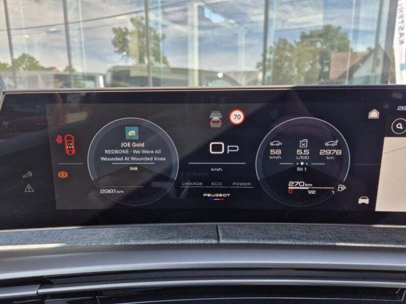 
								Peugeot 3008 GT full									