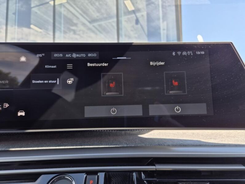 
								Peugeot 3008 GT full									