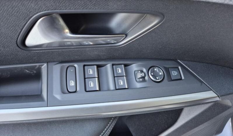 
								Peugeot 3008 GT full									