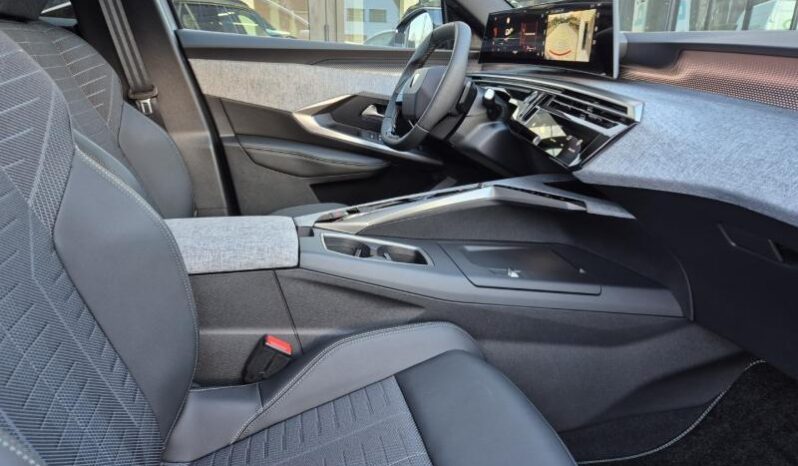 
								Peugeot 3008 GT full									