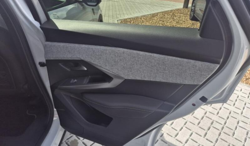 
								Peugeot 3008 GT full									