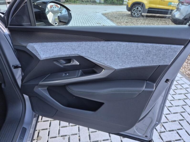 
								Peugeot 3008 GT full									