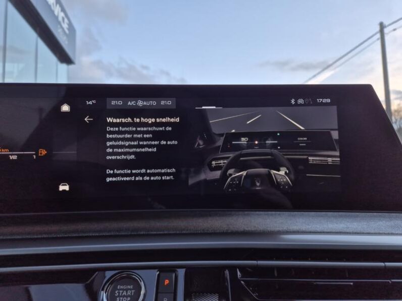 
								Peugeot 3008 GT full									