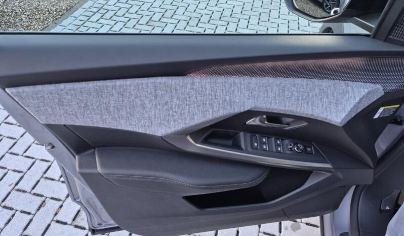 
								Peugeot 3008 GT full									