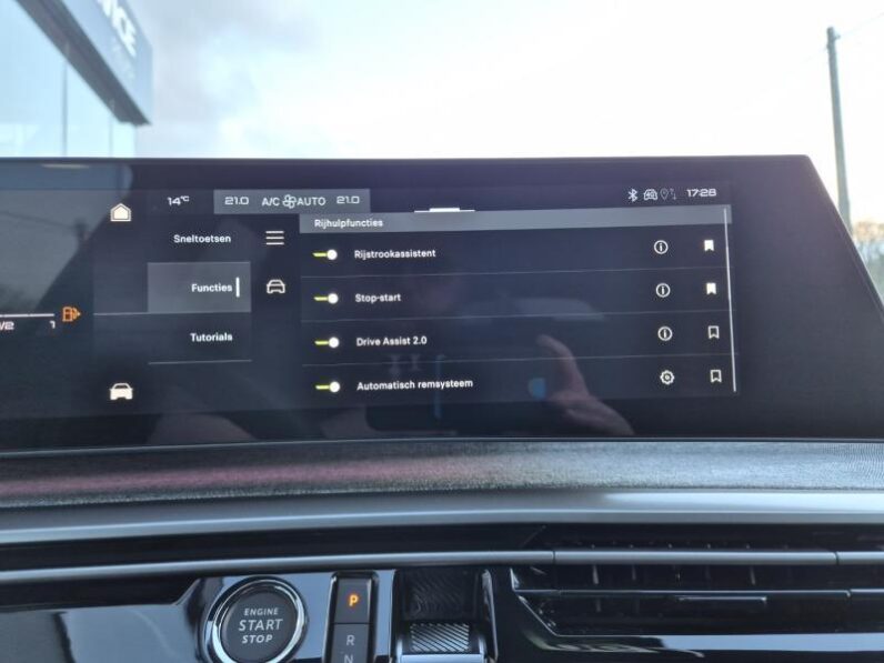 
								Peugeot 3008 GT full									