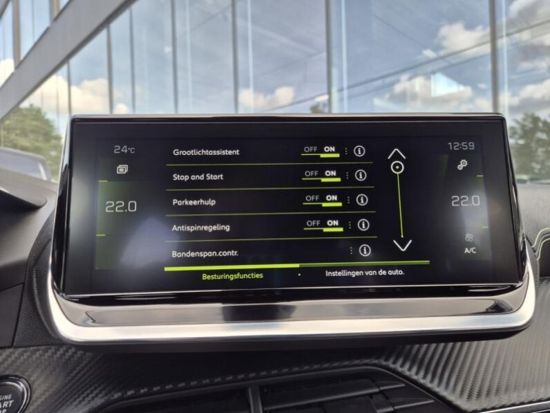 
								Peugeot 208 GT PANO 130 PK full									
