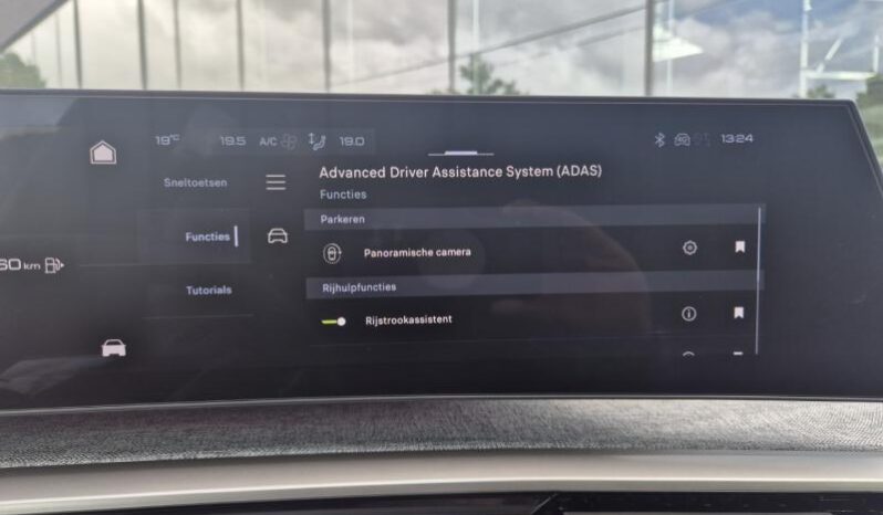 
								Peugeot 3008 GT full									