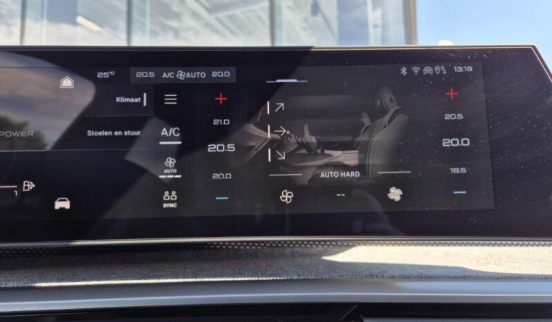 
								Peugeot 3008 GT full									