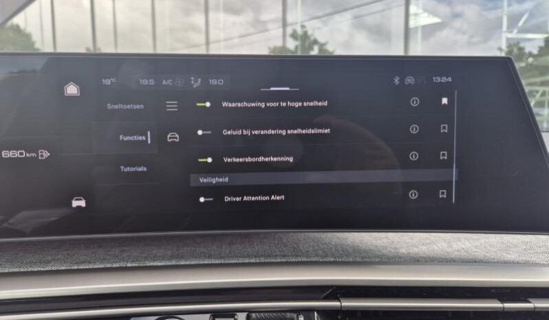 
								Peugeot 3008 GT full									