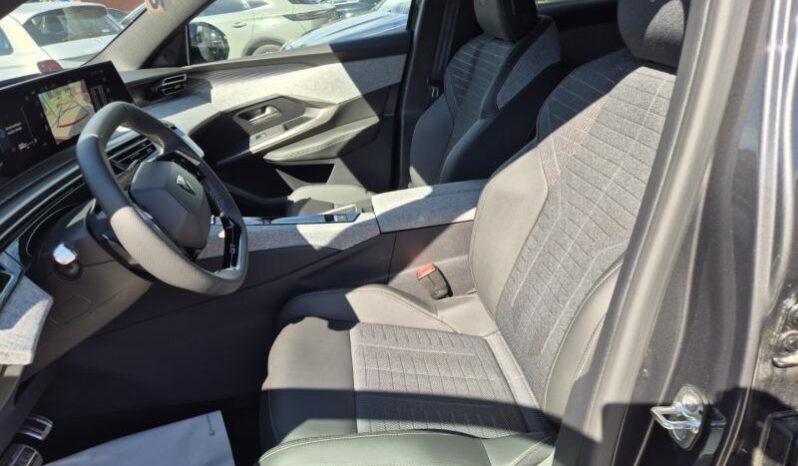 
								Peugeot 3008 GT full									