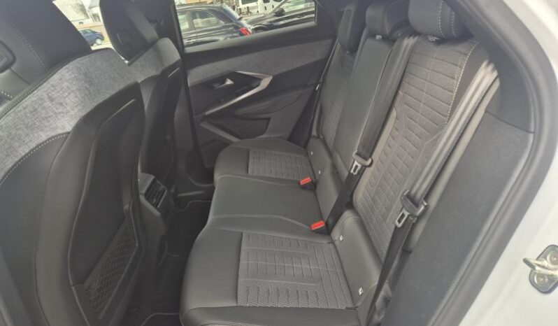 
								Peugeot 3008 GT full									