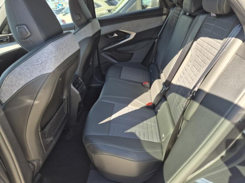 
								Peugeot 3008 GT full									