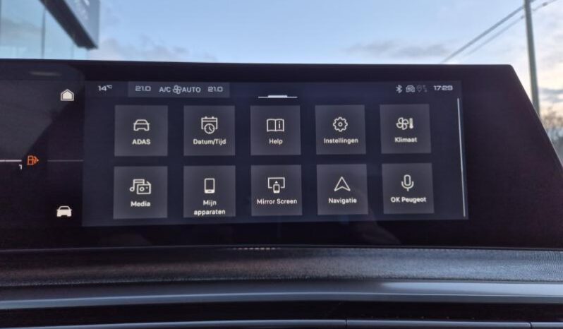 
								Peugeot 3008 GT full									