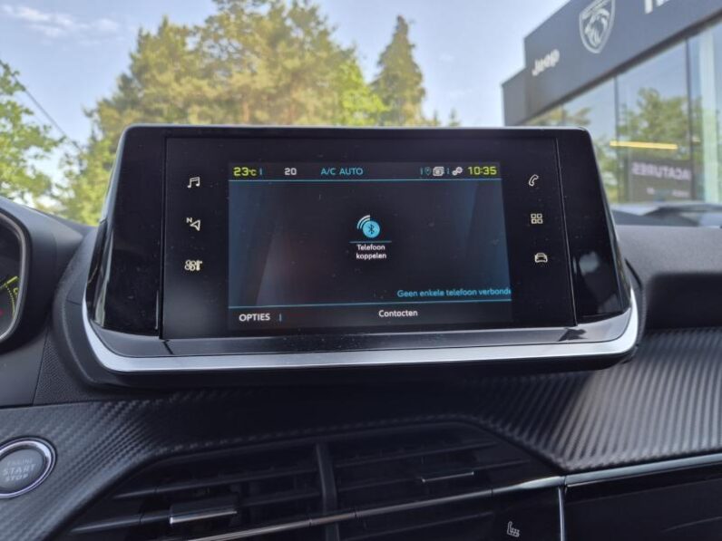 
								Peugeot 208 STYLE full									