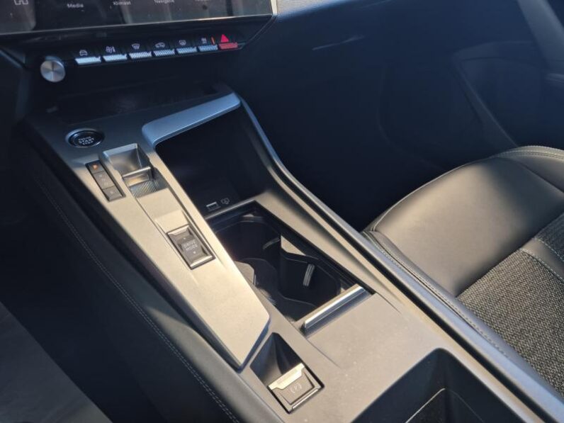 
								Peugeot 308 ALLURE full									