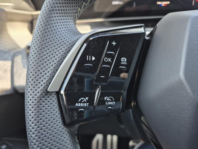 
								Peugeot 3008 GT full									