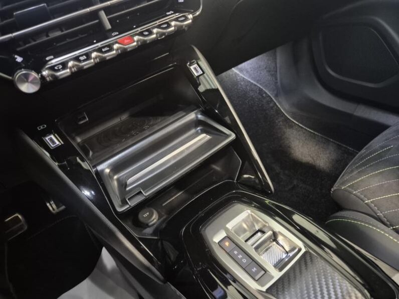 
								Peugeot 2008 GT ALCANTARA full									