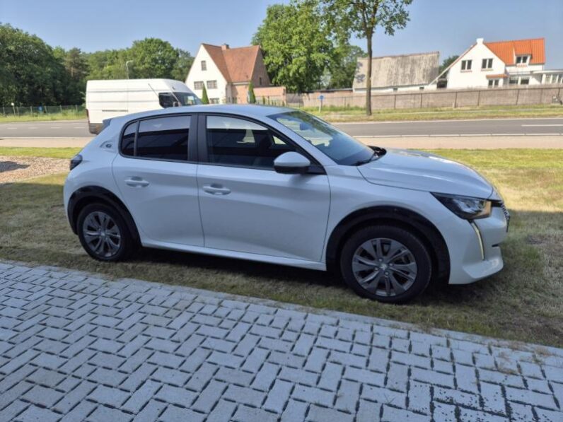 
								Peugeot 208 STYLE full									
