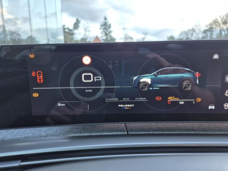 
								Peugeot 3008 GT full									