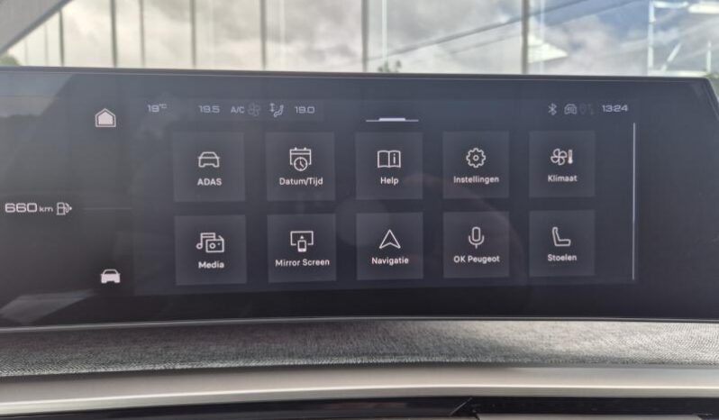 
								Peugeot 3008 GT full									