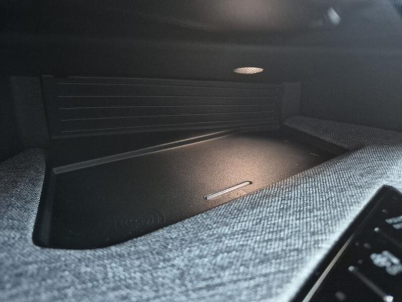 
								Peugeot 3008 GT full									