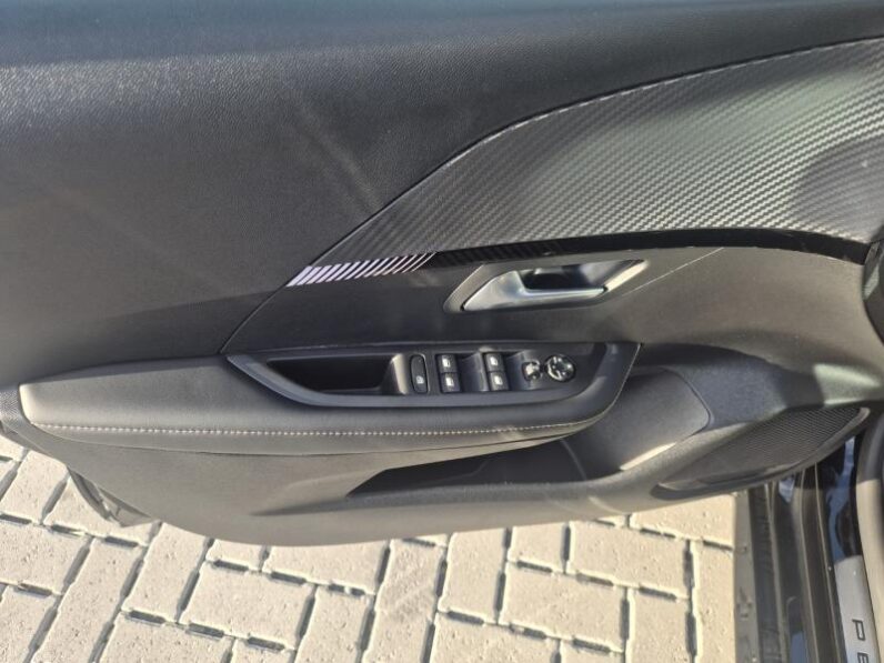 
								Peugeot 208 ALLURE full									