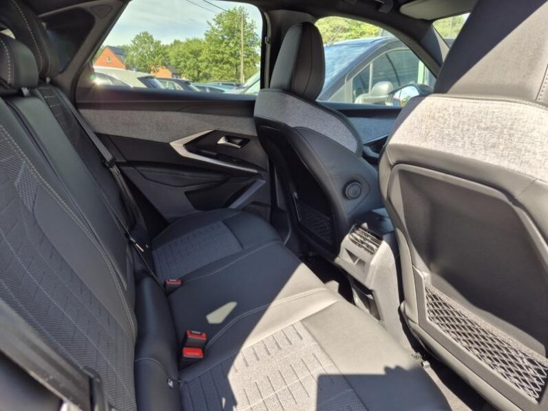 
								Peugeot 3008 GT full									